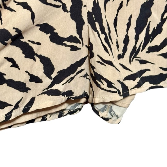 ABERCROMBIE & FITCH Animal Print Knot Front V-Neck Short Flare Sleeve Romper - Picture 4 of 10